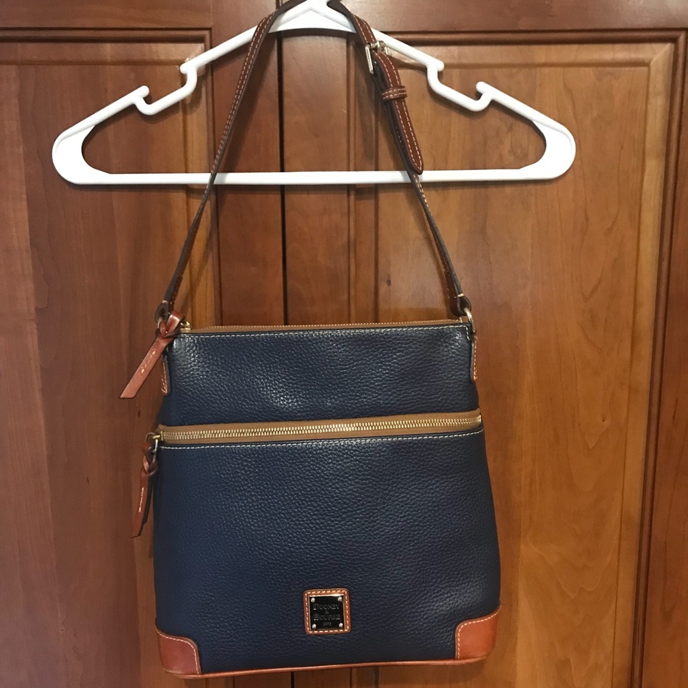 Dooney & Bourke pebble grain cross body.